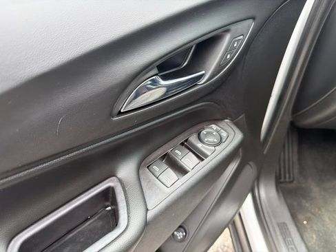 Used 2018 Chevrolet Equinox LT FWD image 12