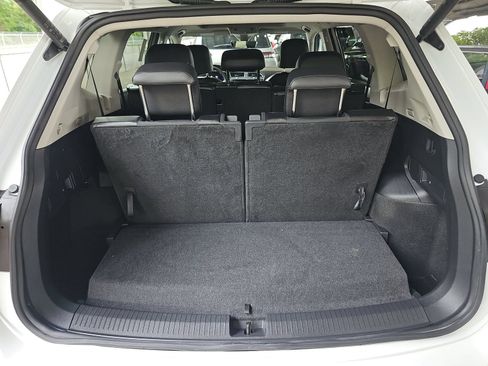Used 2024 Volkswagen Tiguan SE FWD image 13