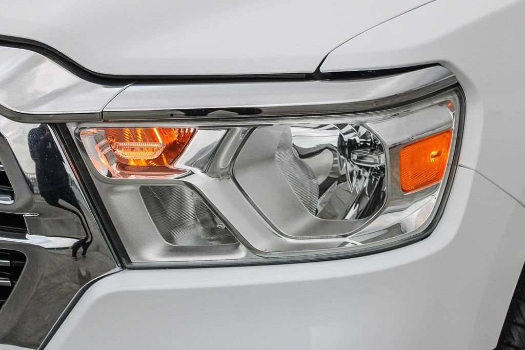 Used 2024 RAM 1500 Laramie AWD/4WD image 5