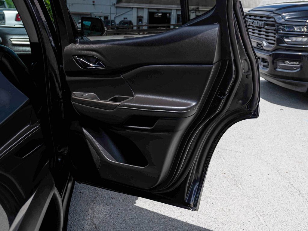 Used 2020 GMC Acadia SLT AWD/4WD image 15