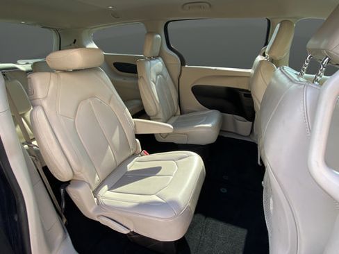 Used 2021 Chrysler Voyager Lxi FWD image 25