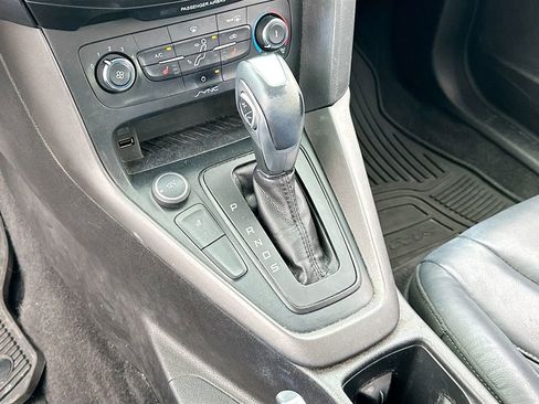 Used 2015 Ford Focus SE w/ Equipment Group 201A image 16