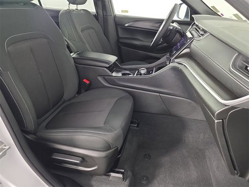 Used 2025 Jeep Grand Cherokee L Laredo image 43