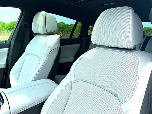 New 2026 BMW X6 xDrive40i w/ Climate Comfort Package AWD/4WD image 11