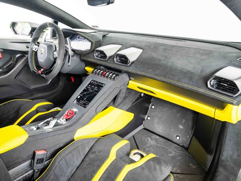 Used 2022 Lamborghini Huracan STO image 18