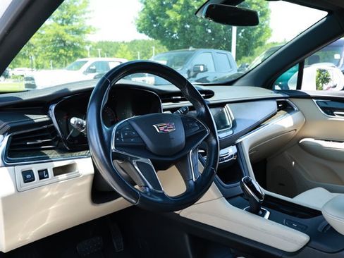 Used 2019 Cadillac XT5 FWD image 25
