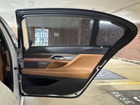Used 2018 BMW 750i xDrive image 15