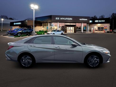 New 2026 Hyundai Elantra Sport image 9