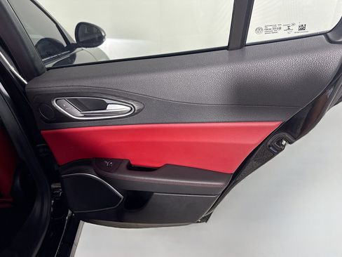 Used 2019 Alfa Romeo Giulia w/ Quick Order Package 22K Sport image 28