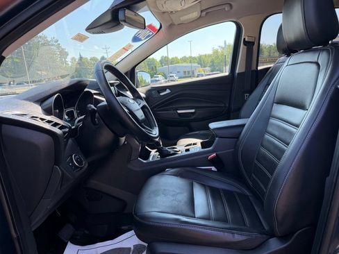 Used 2019 Ford Escape SEL w/ Ford Safe & Smart Package AWD/4WD image 2
