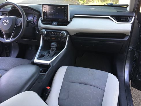 Used 2021 Toyota RAV4 XLE w/ Convenience Package AWD/4WD image 31
