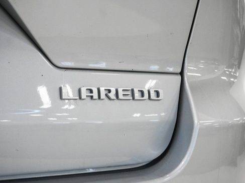 Certified 2025 Jeep Grand Cherokee Laredo w/ Luxury Tech Group I image 8