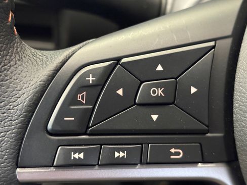 New 2025 Nissan Versa SR image 18