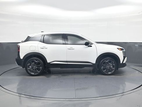New 2026 Nissan Kicks SR FWD image 8