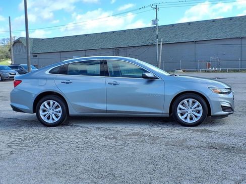 Used 2025 Chevrolet Malibu LT image 2