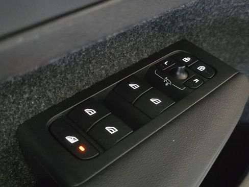 Certified 2024 Volvo XC40 B5 Plus w/ Protection Package Premier image 24