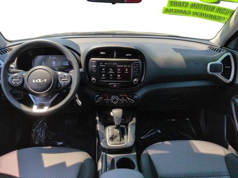 Used 2025 Kia Soul LX FWD image 11