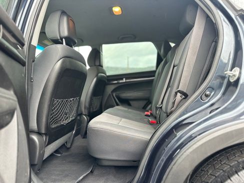 Used 2012 Kia Sorento LX image 18