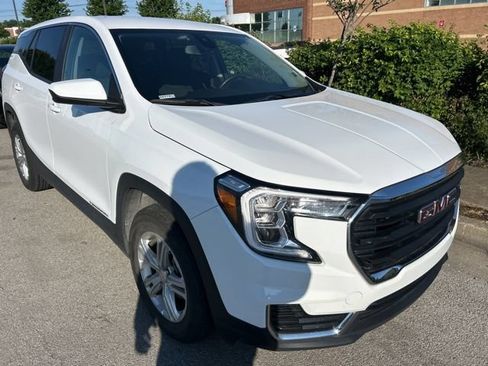 Used 2024 GMC Terrain SLE AWD/4WD image 2