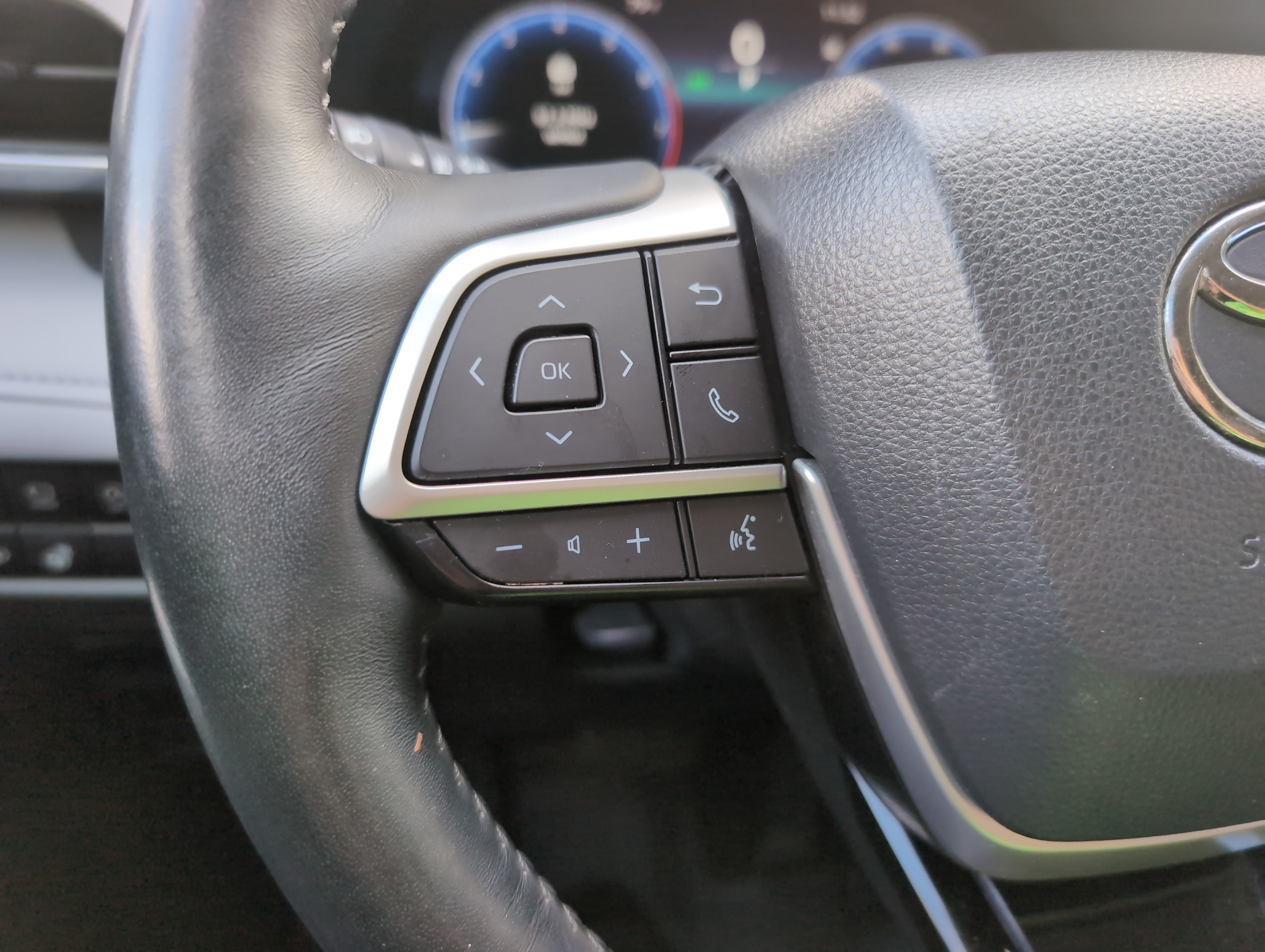 Used 2023 Toyota Highlander Platinum FWD image 19