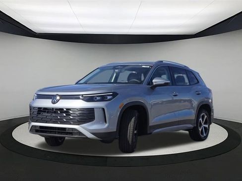 New 2026 Volkswagen Tiguan SE image 3