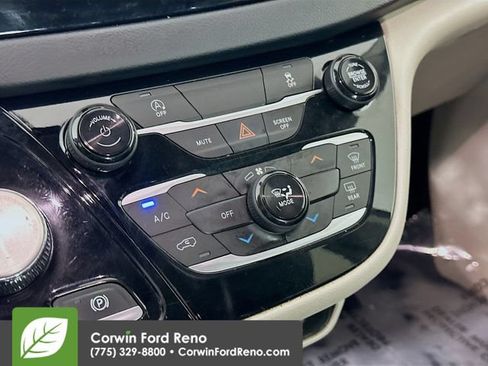 Used 2020 Chrysler Voyager Lxi FWD image 15