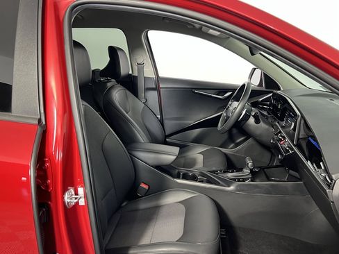 Used 2023 Kia Niro EX image 34