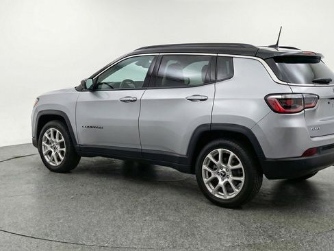 Used 2025 Jeep Compass Limited image 6