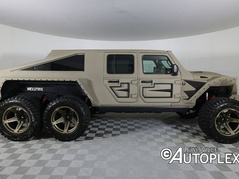 Used 2025 Jeep Gladiator Sport AWD/4WD image 4