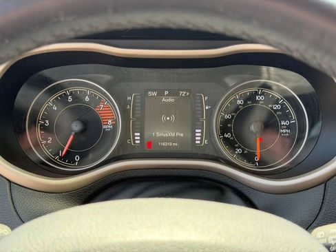Used 2017 Jeep Cherokee Latitude w/ Comfort/Convenience Group AWD/4WD image 38