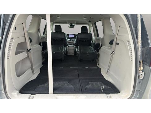 Used 2022 Chrysler Pacifica Touring-L FWD image 11