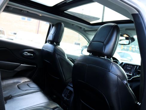 Used 2020 Jeep Cherokee Limited image 32