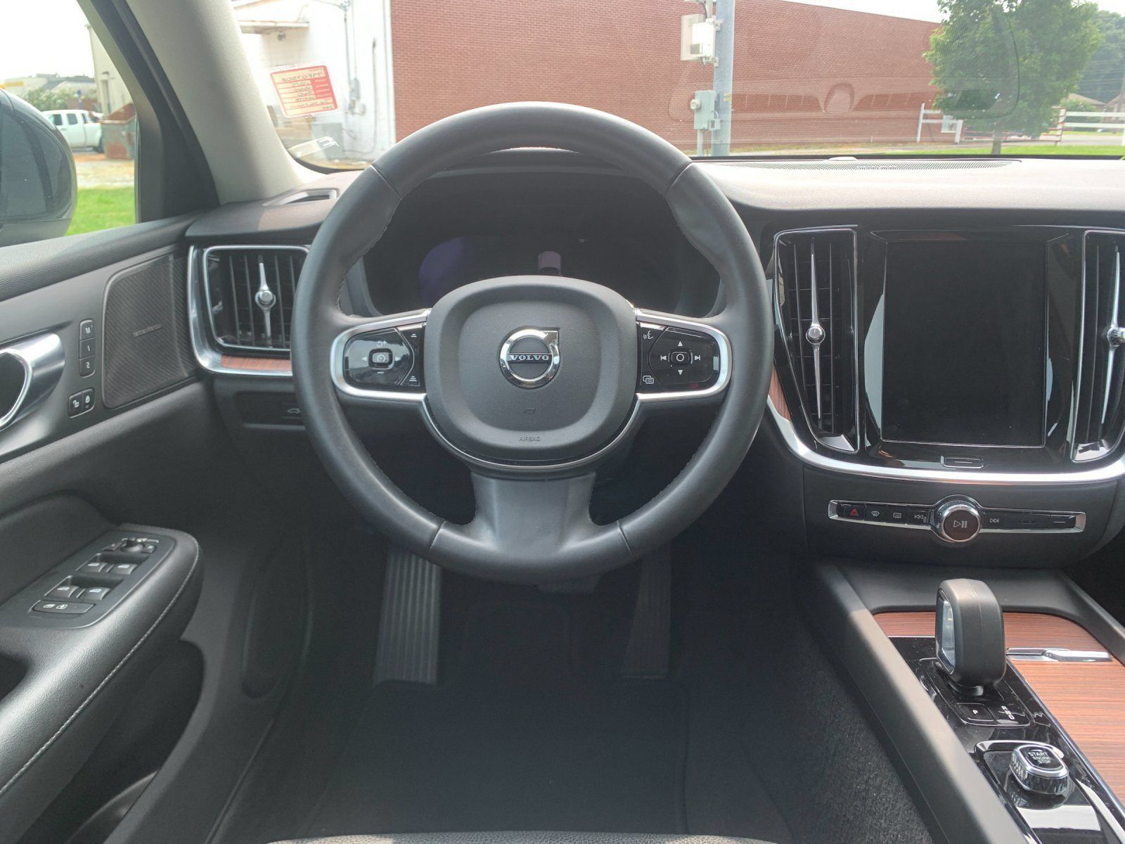 Used 2025 Volvo S60 B5 Plus AWD/4WD image 18