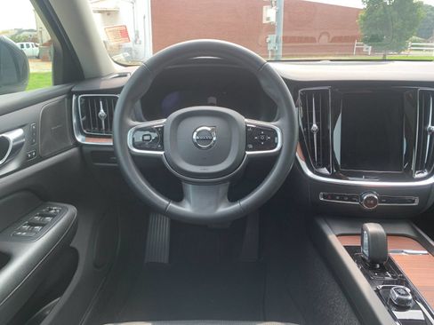 Used 2025 Volvo S60 B5 Plus AWD/4WD image 18