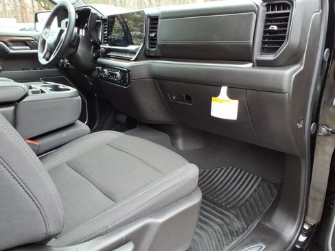 Used 2025 Chevrolet Silverado 1500 LT image 10