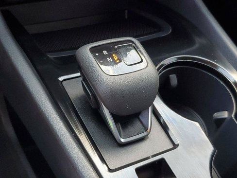 Used 2025 Nissan Rogue SV FWD image 26