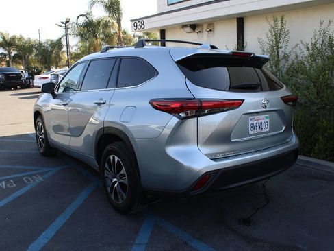 Used 2021 Toyota Highlander XLE FWD image 4