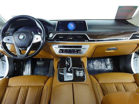 Used 2022 BMW 740i w/ Premium Package image 21