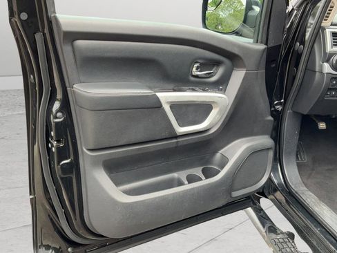 Used 2017 Nissan Titan PRO-4X AWD/4WD image 11