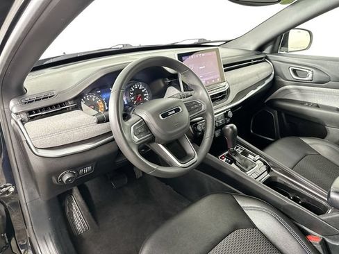 Used 2024 Jeep Compass Latitude AWD/4WD image 17