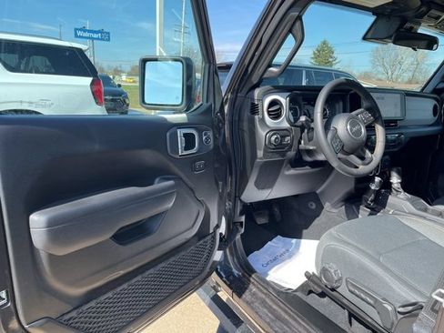 Used 2024 Jeep Wrangler Unlimited Sport AWD/4WD image 9