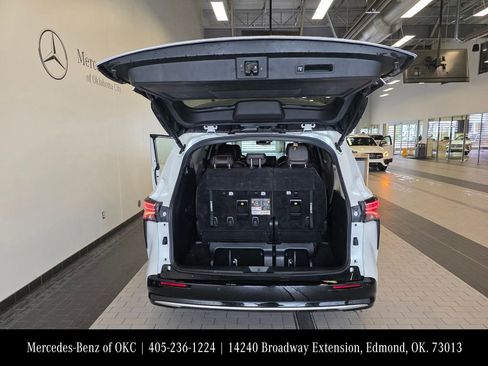 Used 2022 Toyota Sienna Platinum FWD image 7