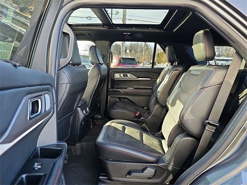 Used 2025 Ford Explorer ST image 12