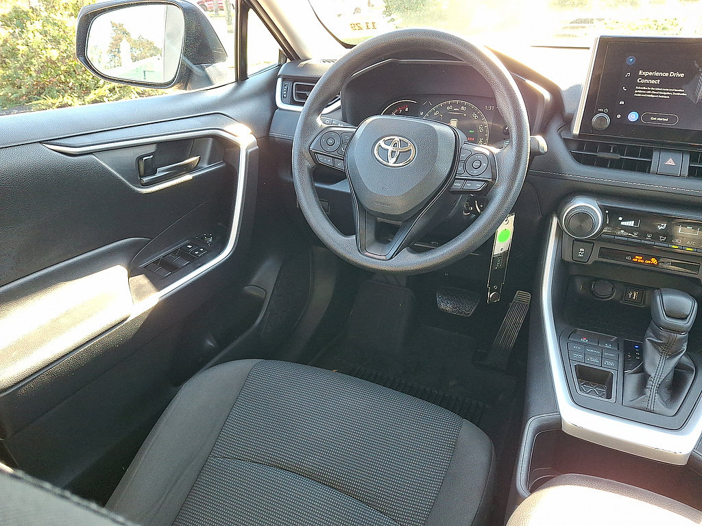Used 2025 Toyota RAV4 LE AWD/4WD image 41