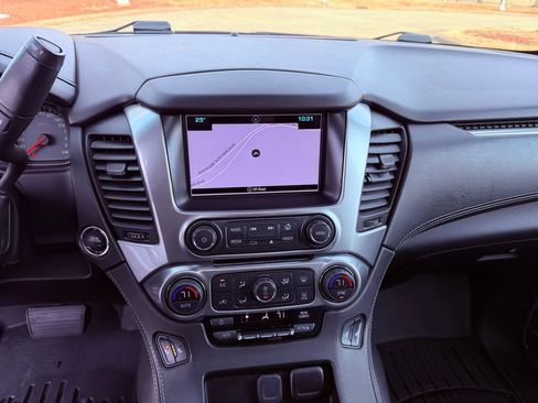 Used 2018 Chevrolet Suburban LT image 27