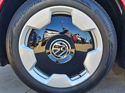 Used 2025 Volkswagen ID. Buzz Pro S Plus image 9