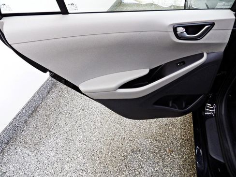 Used 2017 Hyundai Ioniq SEL image 9