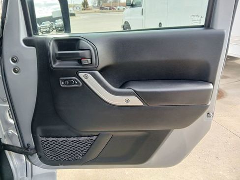 Used 2018 Jeep Wrangler Sahara w/ Connectivity Group image 16