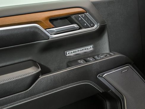 Used 2023 GMC Sierra 1500 Denali AWD/4WD image 9