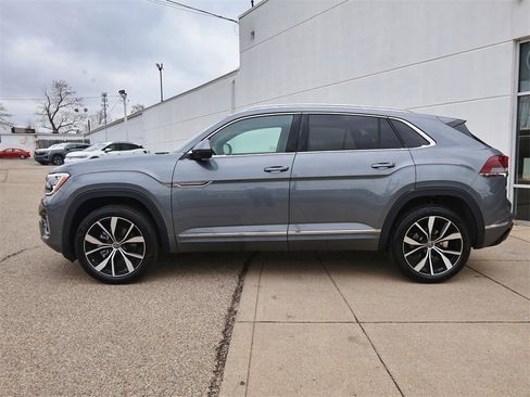 Used 2025 Volkswagen Atlas Cross Sport SEL Premium R-Line image 2